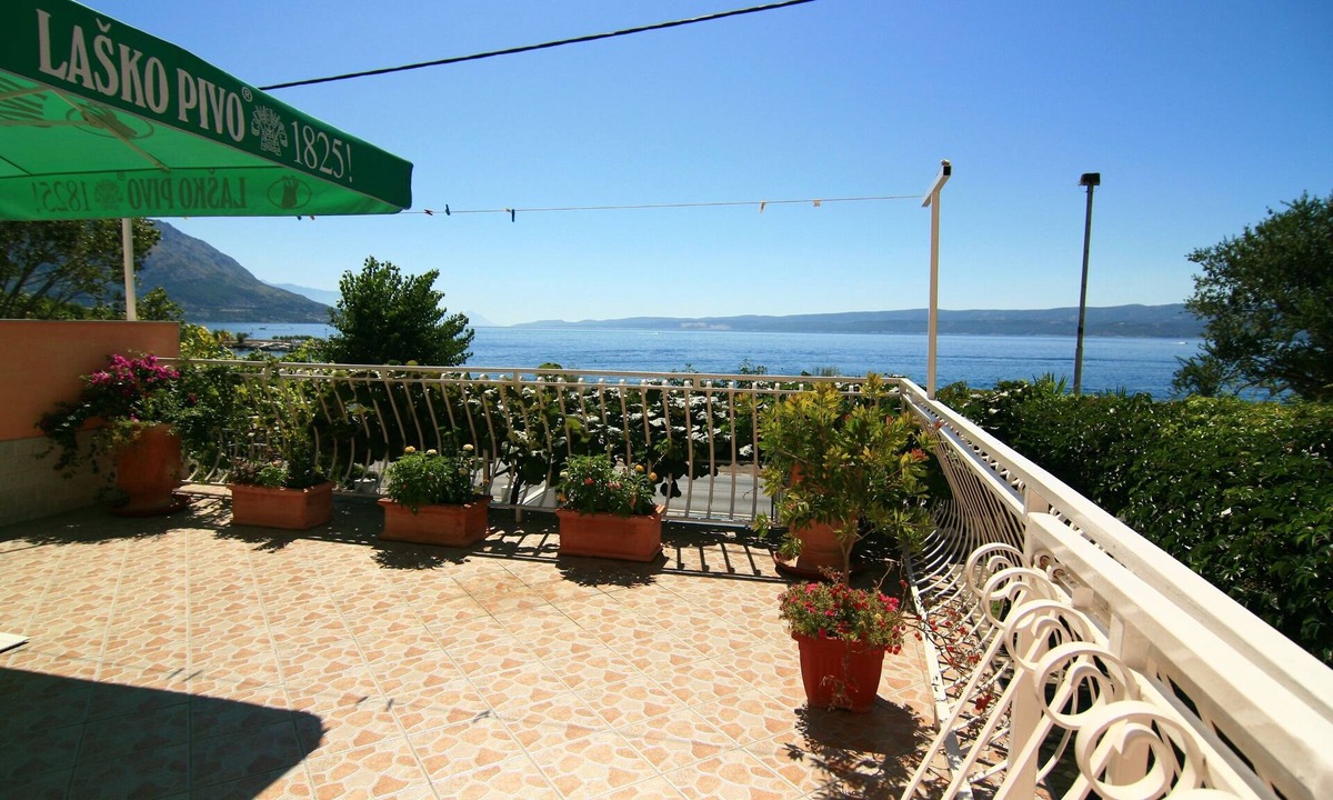 Dugi Rat Apartment | One bedroom apartment near beach Duće (Omiš) (A-5275-a)