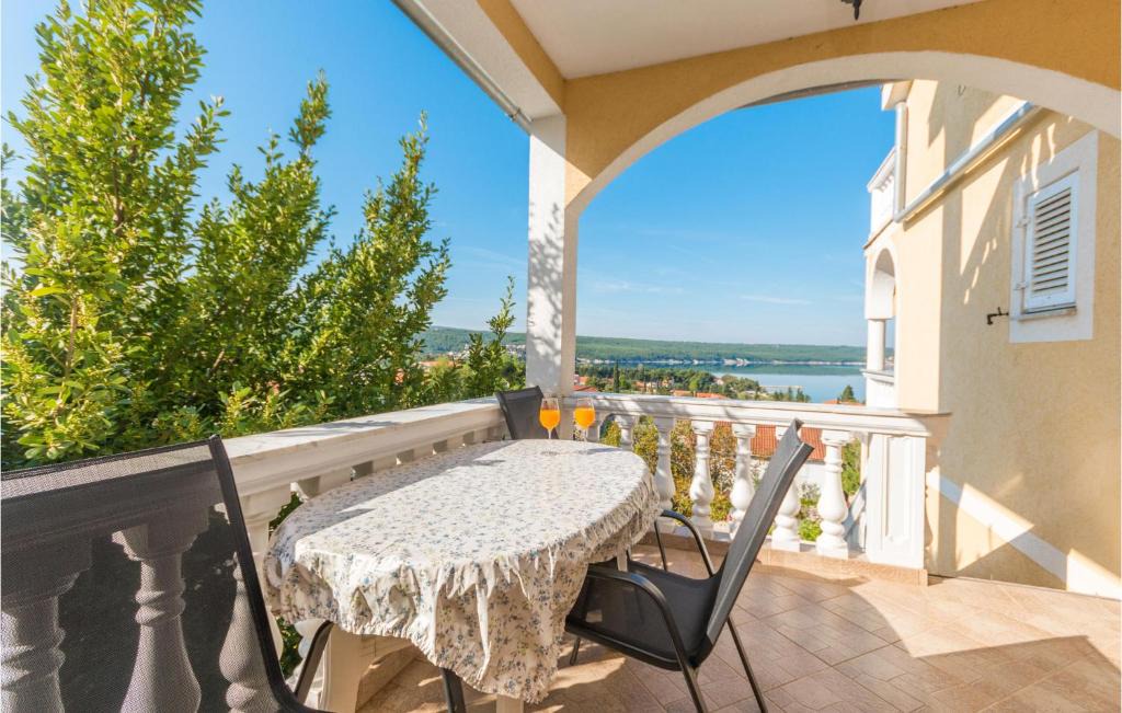 Gornji Karin Apartment | One-Bedroom Apartment in Gornji Karin