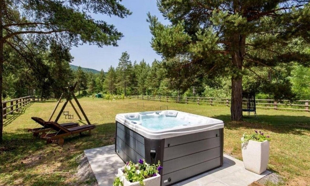 Rudanovac Apartment | One bedroom apartment with hot tub Rudanovac (Plitvice) (A-20767-b)
