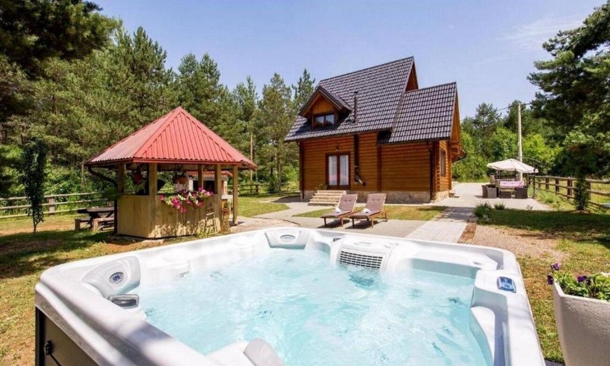 Rudanovac Apartment | One bedroom apartment with hot tub Rudanovac, Plitvice (A-20767-c)