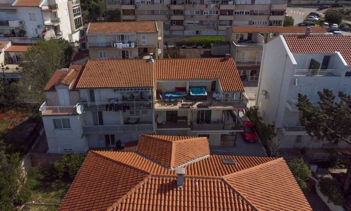Gorinka Apartment | One bedroom apartment with hot tub Makarska (A-18898-b)