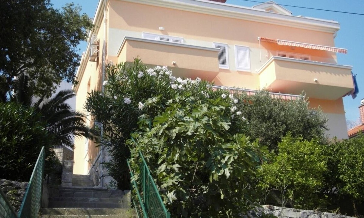 Makarska Old Town Apartment | One bedroom apartment with balcony and sea view Makarska (A-19202-b)