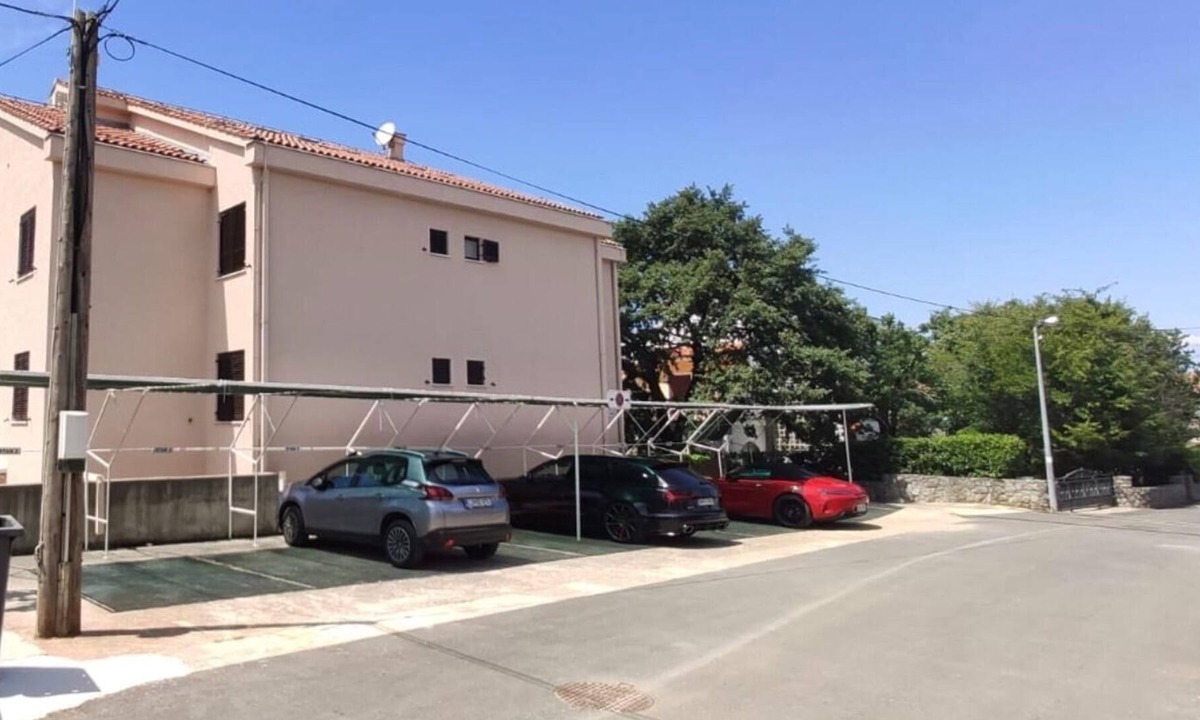 Vantacici Apartment | One bedroom apartment near beach Vantačići, Krk (A-19306-a)