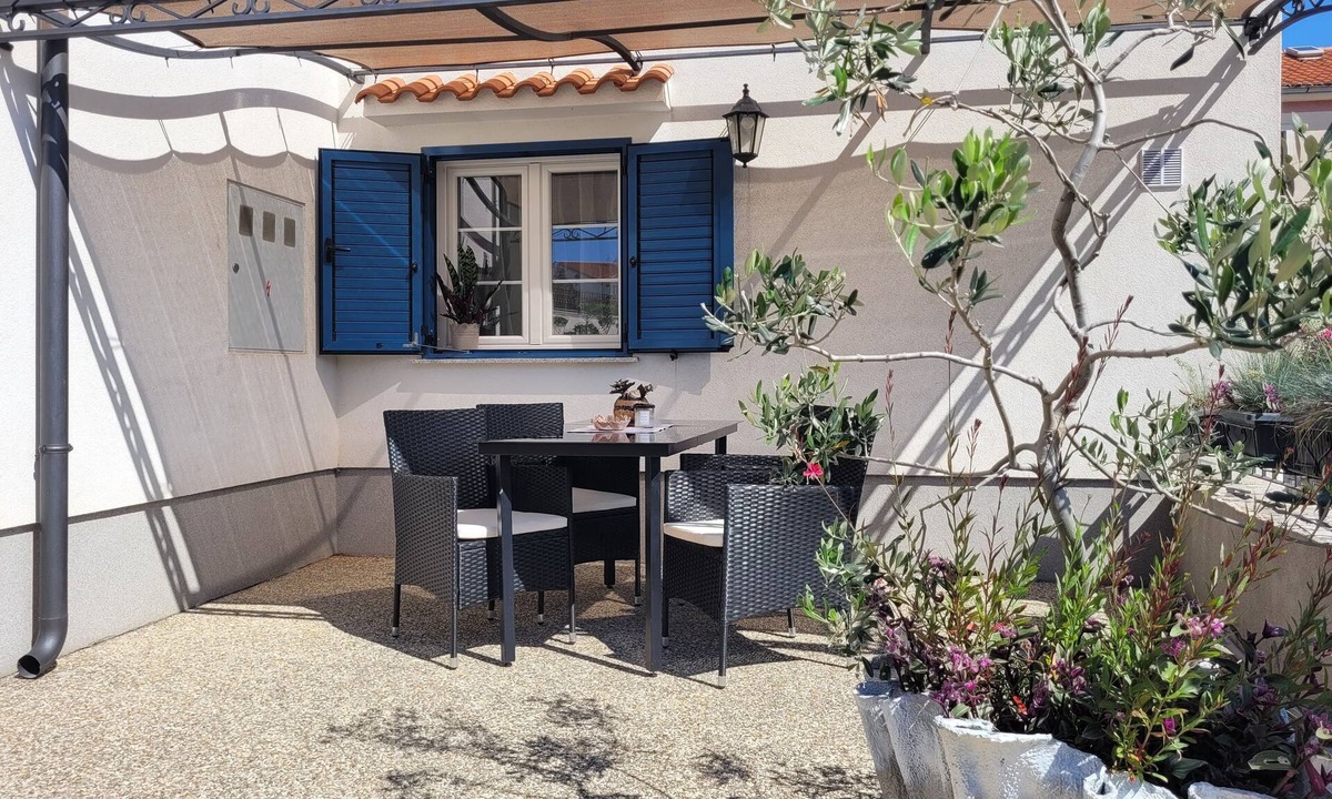 Porat Apartment | One bedroom apartment with terrace Porat, Krk (A-19348-a)