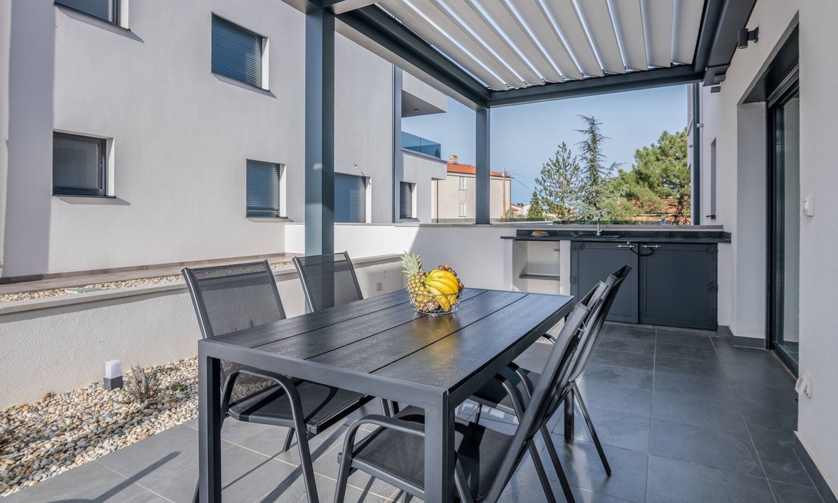 Vantacici Apartment | One bedroom apartment with terrace Vantačići, Krk (A-19265-d)