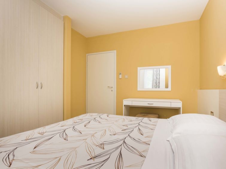 Monterol Apartment | One bedroom Apartment, sleeps 4 in Juricani with Pool, Air Con and WiFi