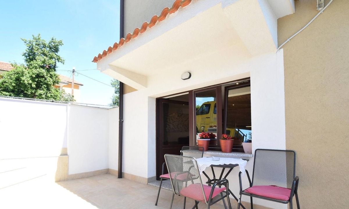 Omisalj Apartment | One bedroom apartment with terrace Omišalj, Krk (A-20617-c)