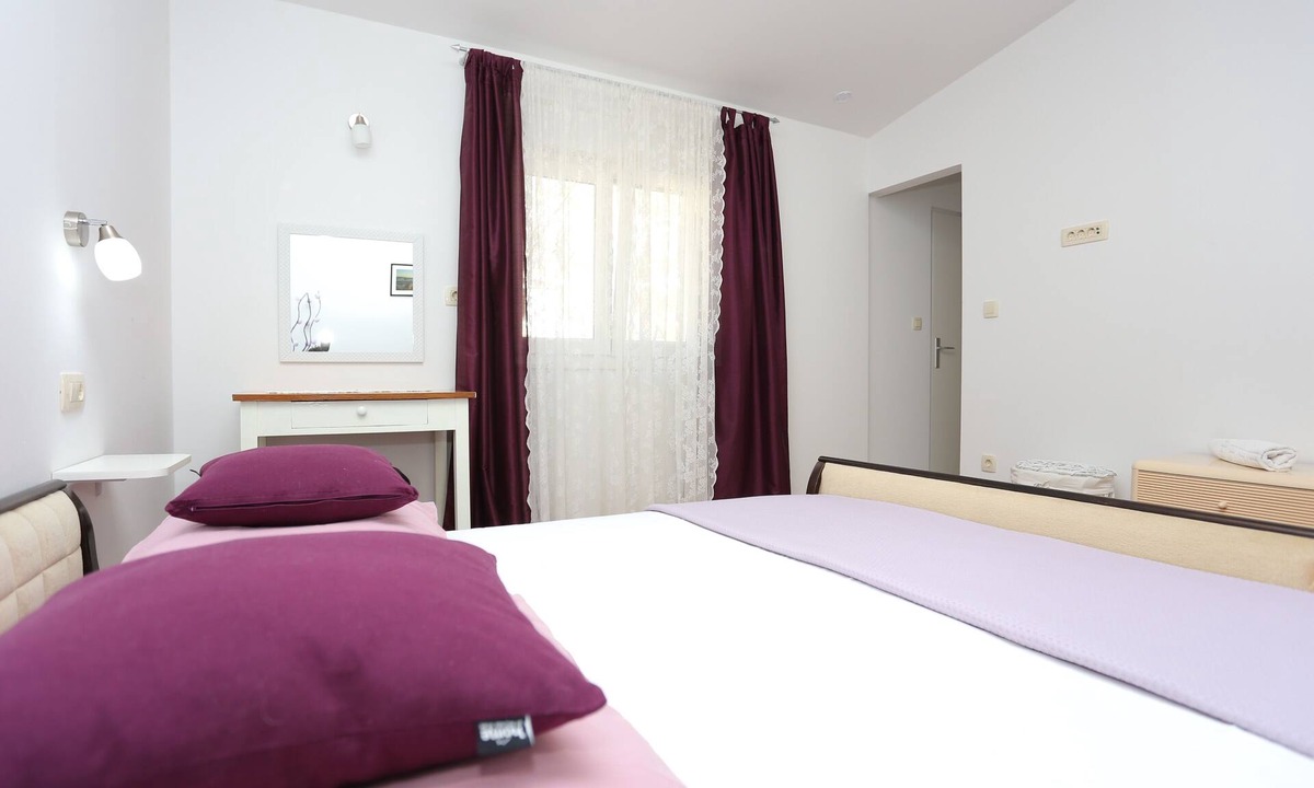 Ostrvica Apartment | One bedroom apartment with terrace Ostrvica, Omiš (A-13749-a)