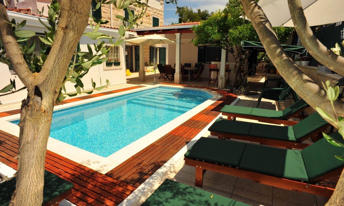 Sutivan Apartment | One bedroom apartment with a swimming pool Sutivan, Brač (A-16846-c)