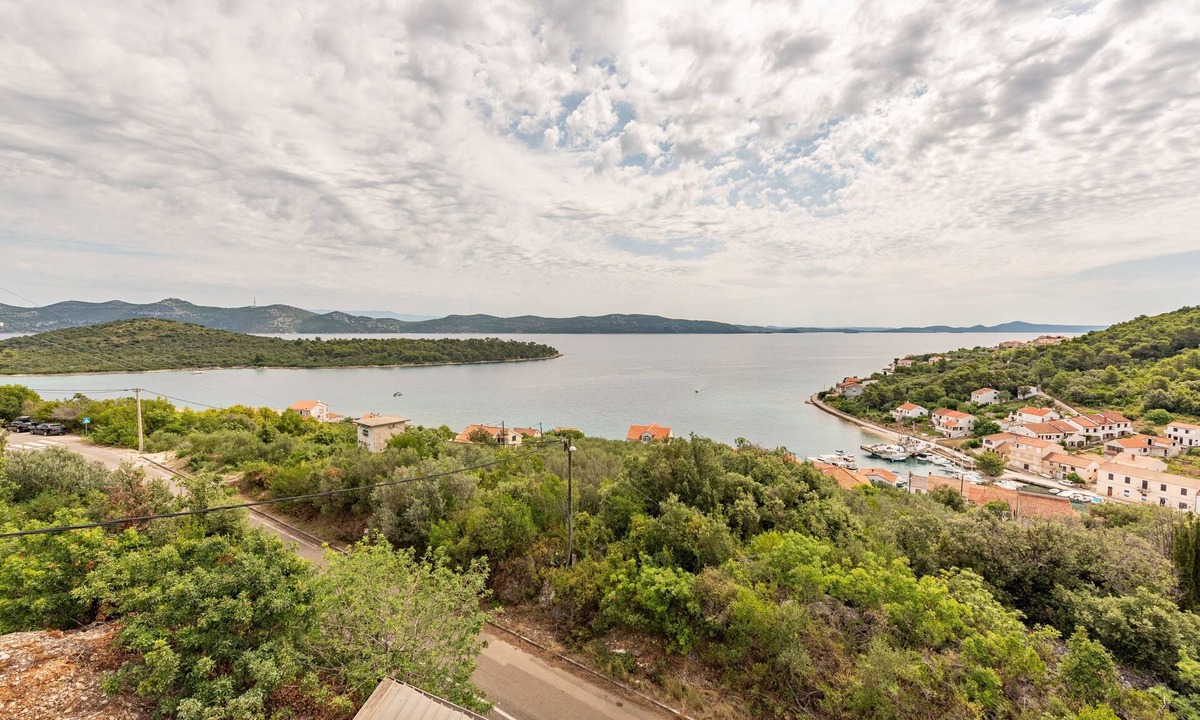 Mali Iz Apartment | One bedroom apartment with terrace and sea view Mali Iž, Iž (A-25965-a)