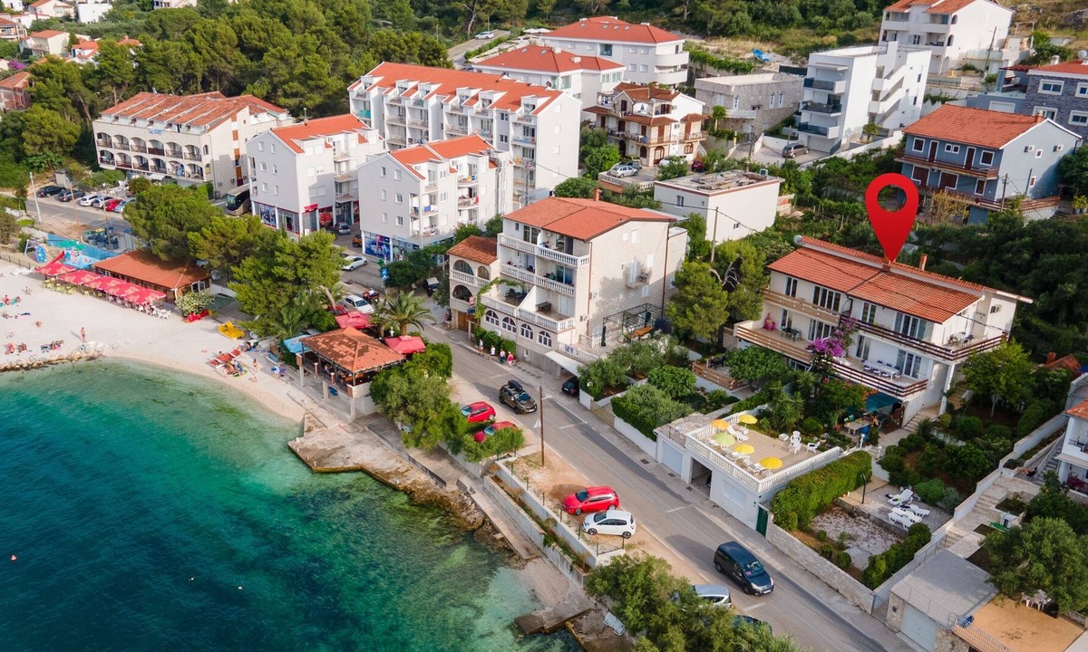 Arbanija Apartment | One bedroom apartment near beach Arbanija, Čiovo (A-16117-a)