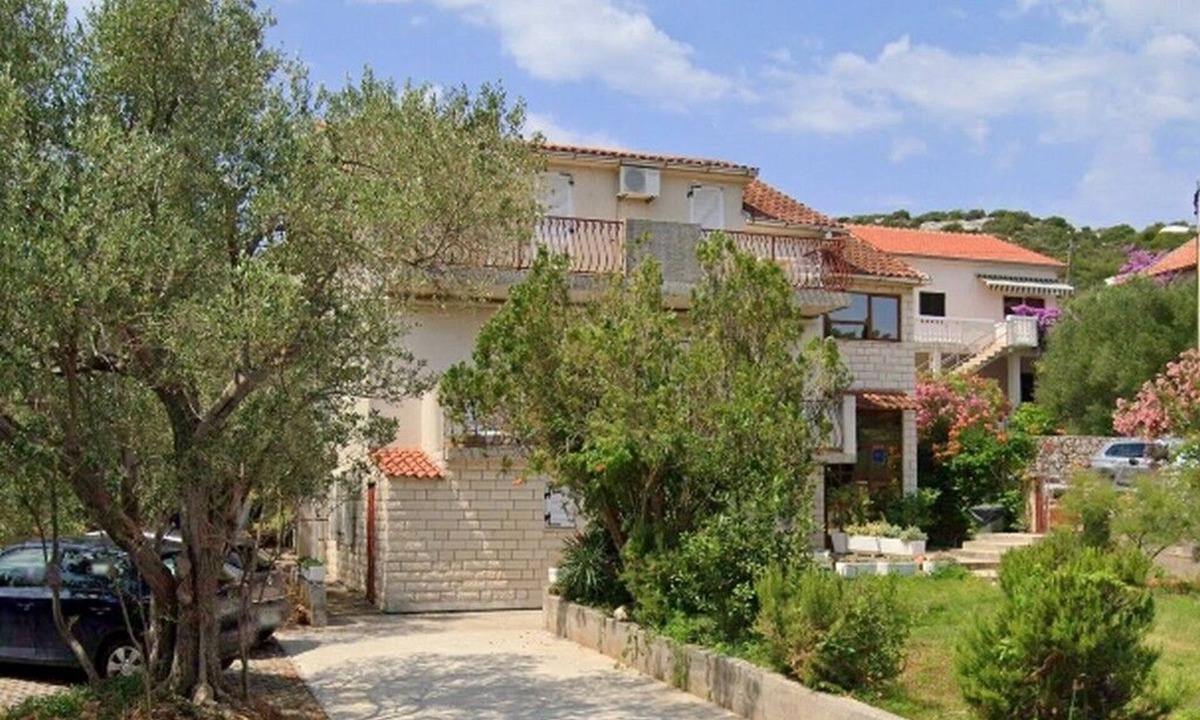 Tkon Apartment | One bedroom apartment near beach Tkon, Pašman (A-21943-b)