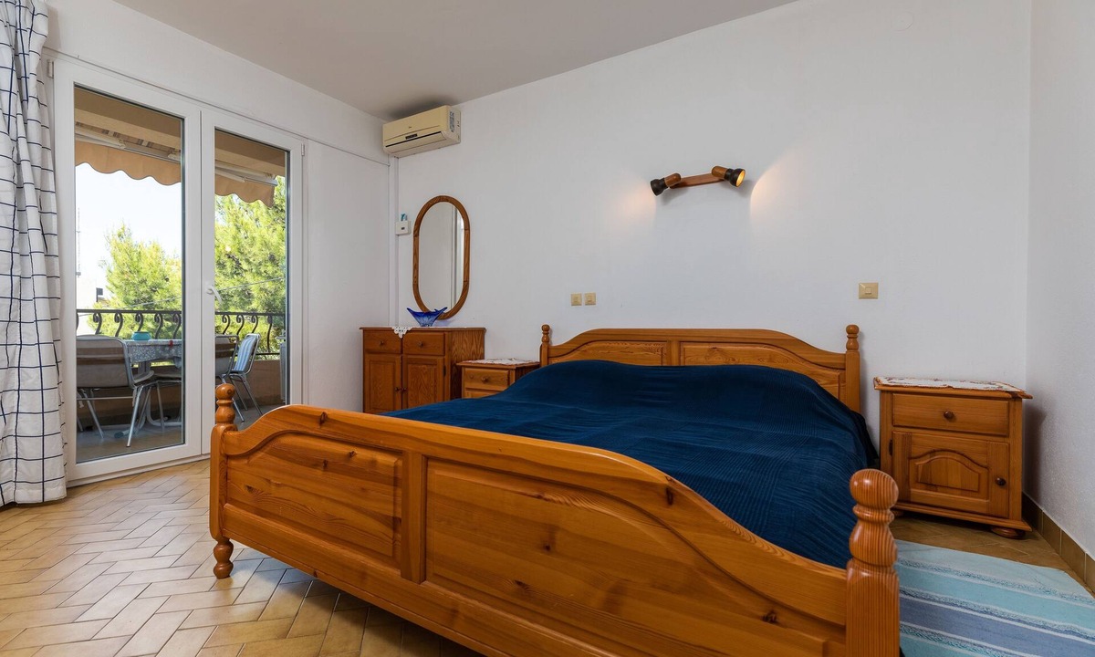 Tice Apartment | One bedroom apartment near beach Nemira, Omiš (A-2782-f)