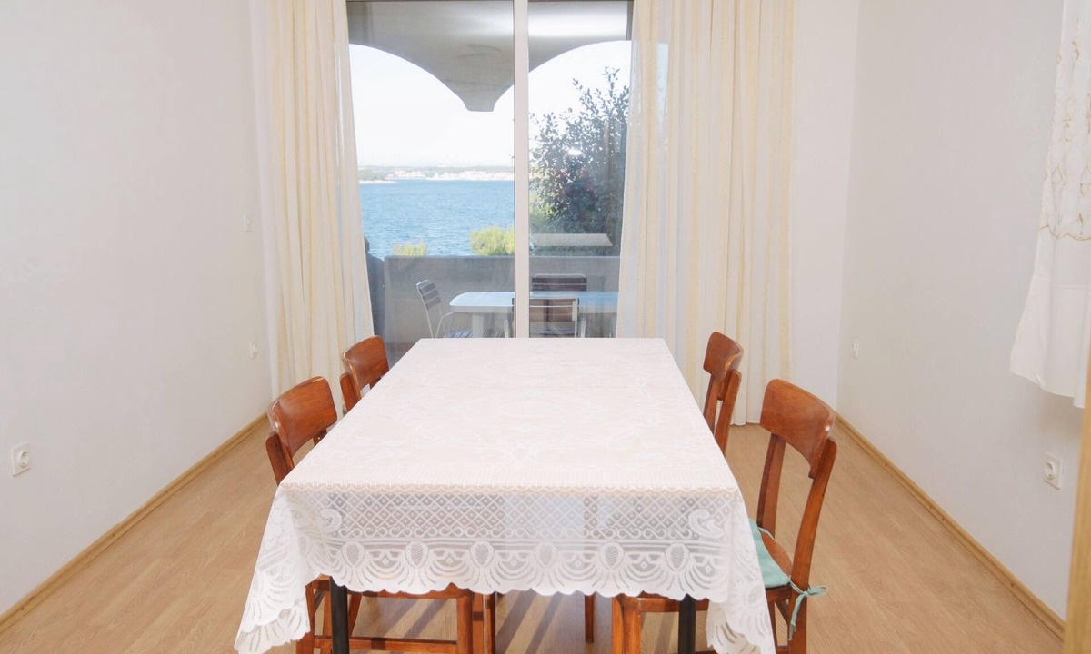 Tkon Apartment | One bedroom apartment near beach Tkon (Pašman) (A-5840-a)