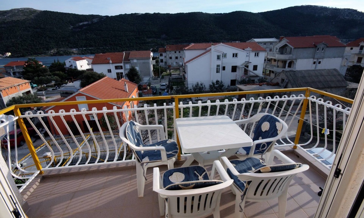 Grebastica Apartment | One bedroom apartment with balcony and sea view Grebaštica (Šibenik) (A-4867-a)