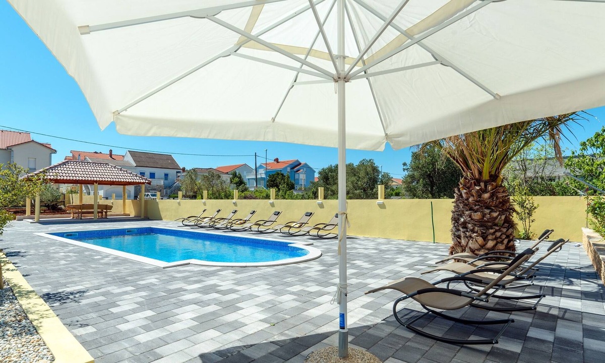 Bibinje Apartment | One bedroom apartment with a swimming pool Bibinje (Zadar) (A-6121-b)