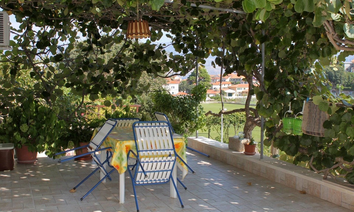 Postira Apartment | One bedroom apartment with terrace Postira, Brač (A-5659-a)