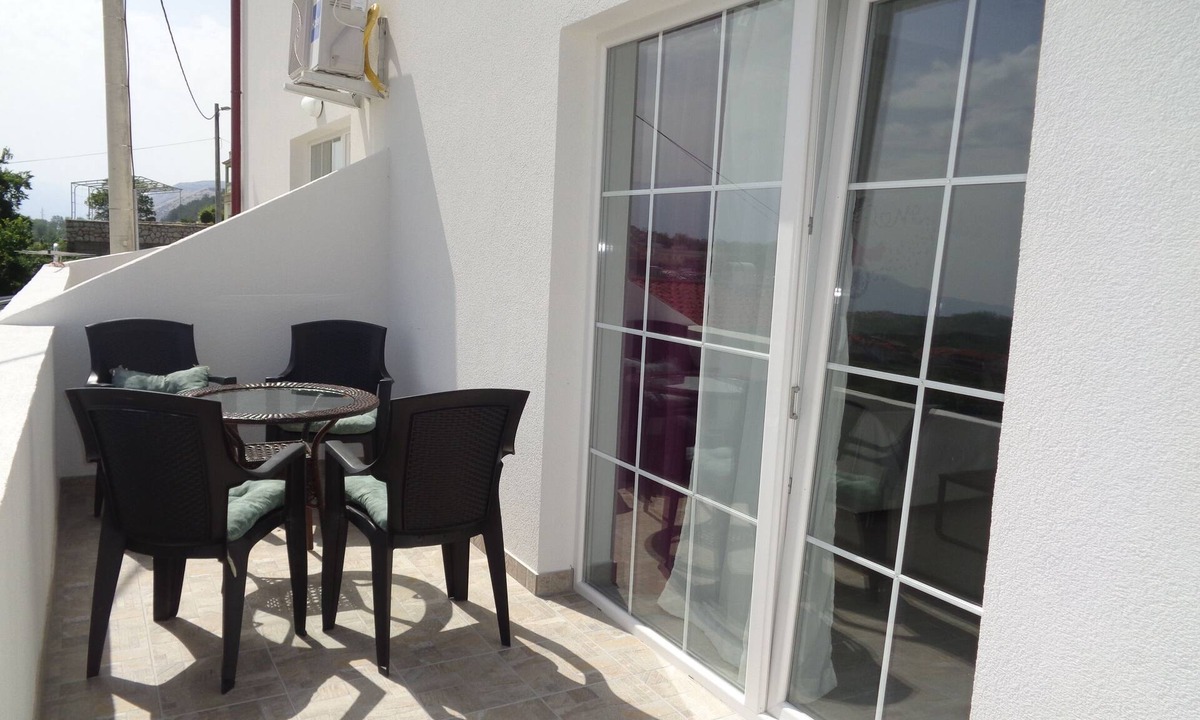 Rab Town Apartment | One bedroom apartment with terrace and sea view Lopar, Rab (A-17103-b)