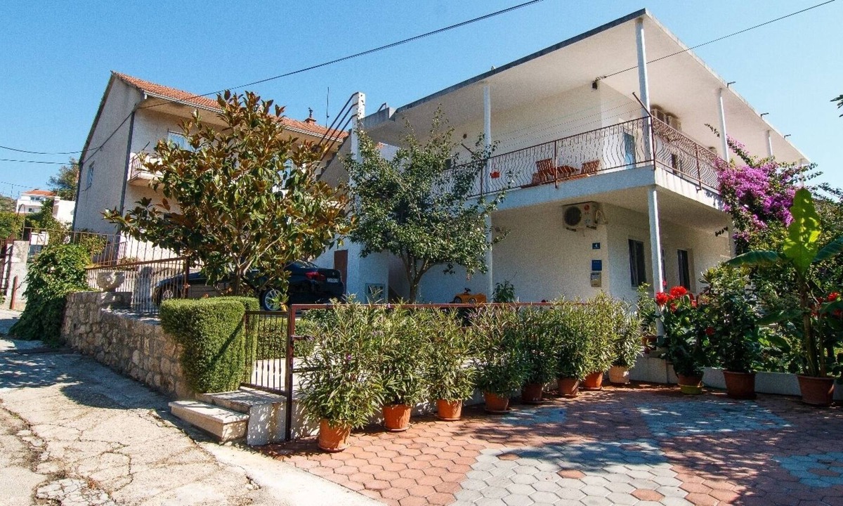 Marina Apartment | One bedroom apartment with terrace Marina, Trogir (A-1160-a)