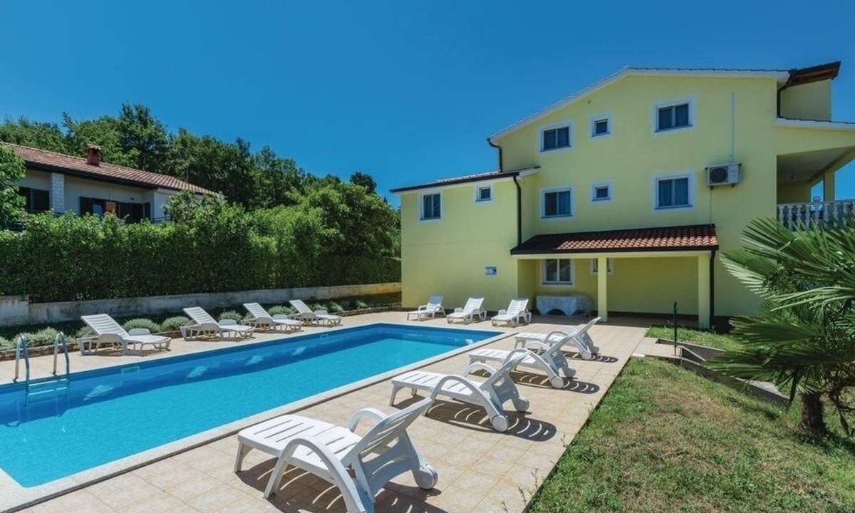 Mugeba Apartment | One bedroom apartment with a swimming pool Valkarin, Poreč (A-24238-a)