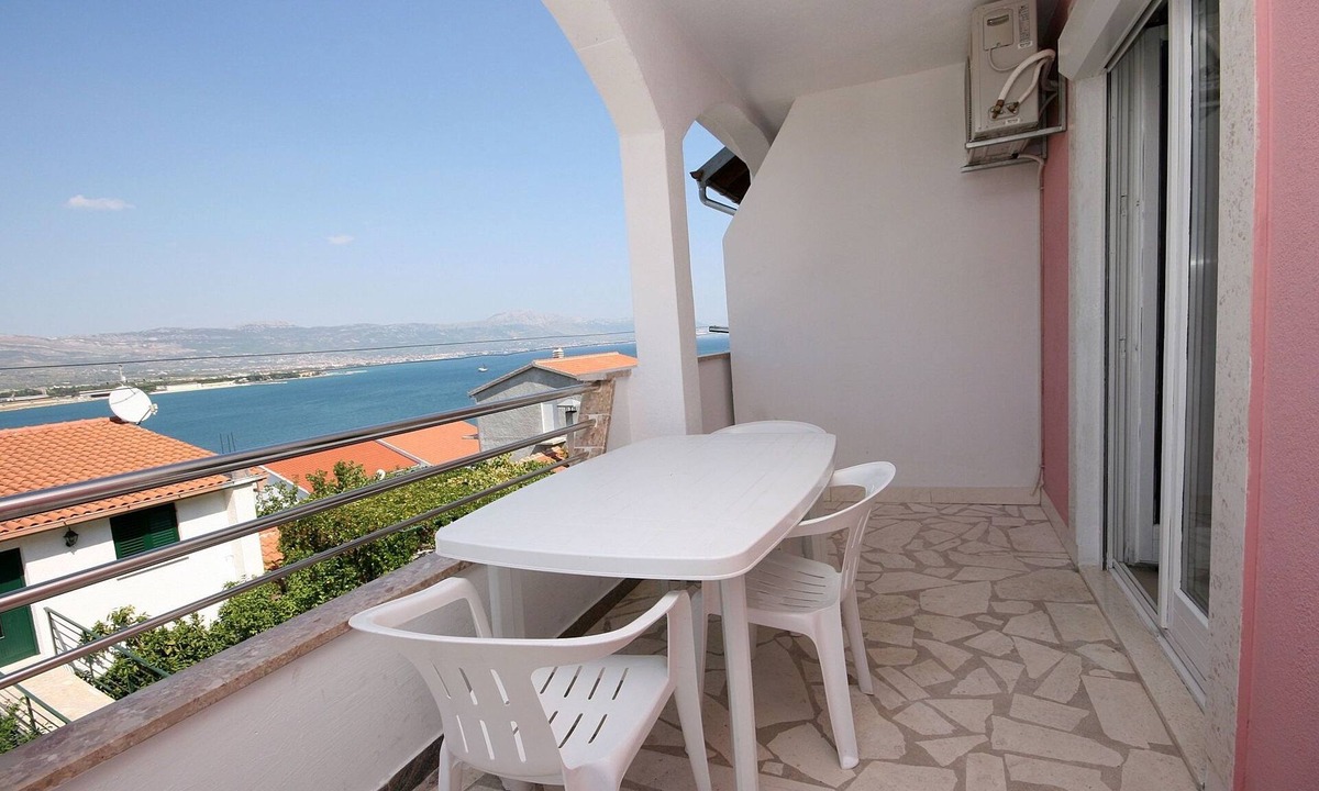 Mastrinka Apartment | One bedroom apartment with terrace and sea view Mastrinka, Čiovo (A-4648-b)