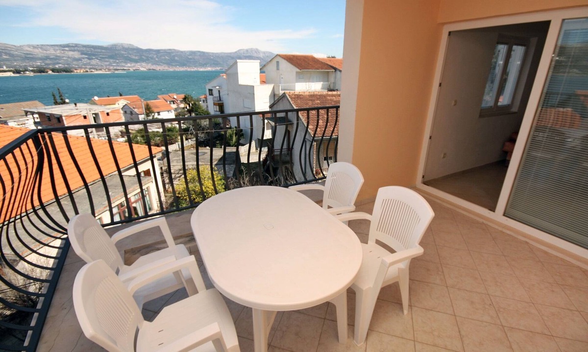 Mastrinka Apartment | One bedroom apartment with terrace and sea view Mastrinka, Čiovo (A-4836-c)