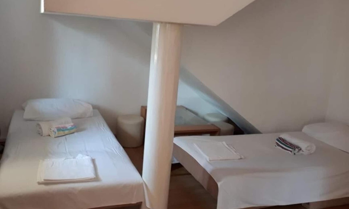 Krizna luka Apartment | One bedroom apartment with balcony Hvar (A-25301-c)