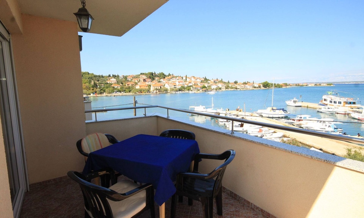Preko Apartment | One bedroom apartment with terrace and sea view Preko, Ugljan (A-8315-d)