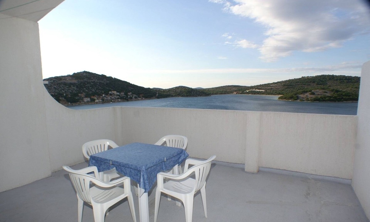 Tijesno Apartment | One bedroom apartment with terrace and sea view Tisno, Murter (A-814-c)