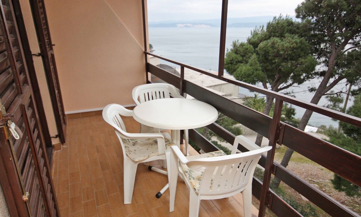 Tice Apartment | One bedroom apartment with balcony and sea view Nemira, Omiš (A-5884-b)