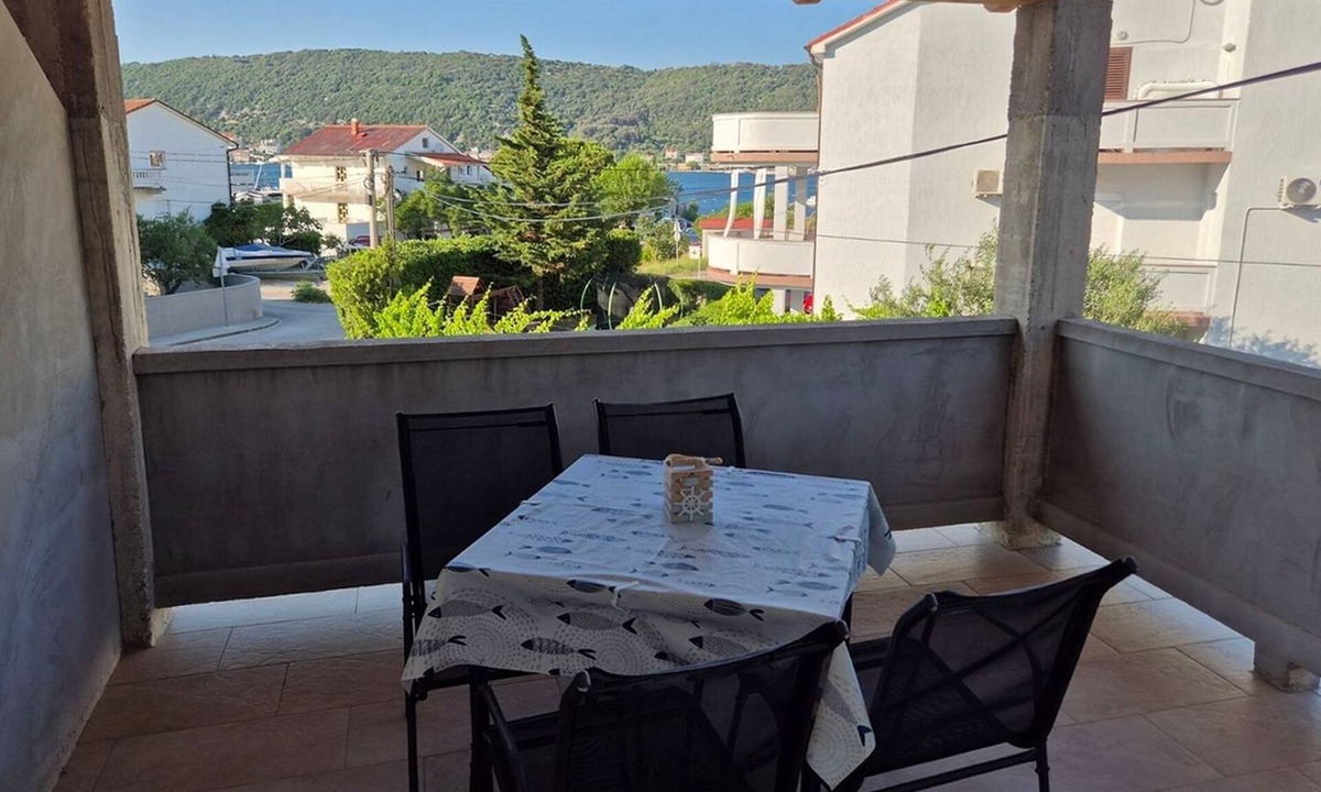 Rab Town Apartment | One bedroom apartment with hot tub Supetarska Draga - Donja, Rab (A-25308-c)