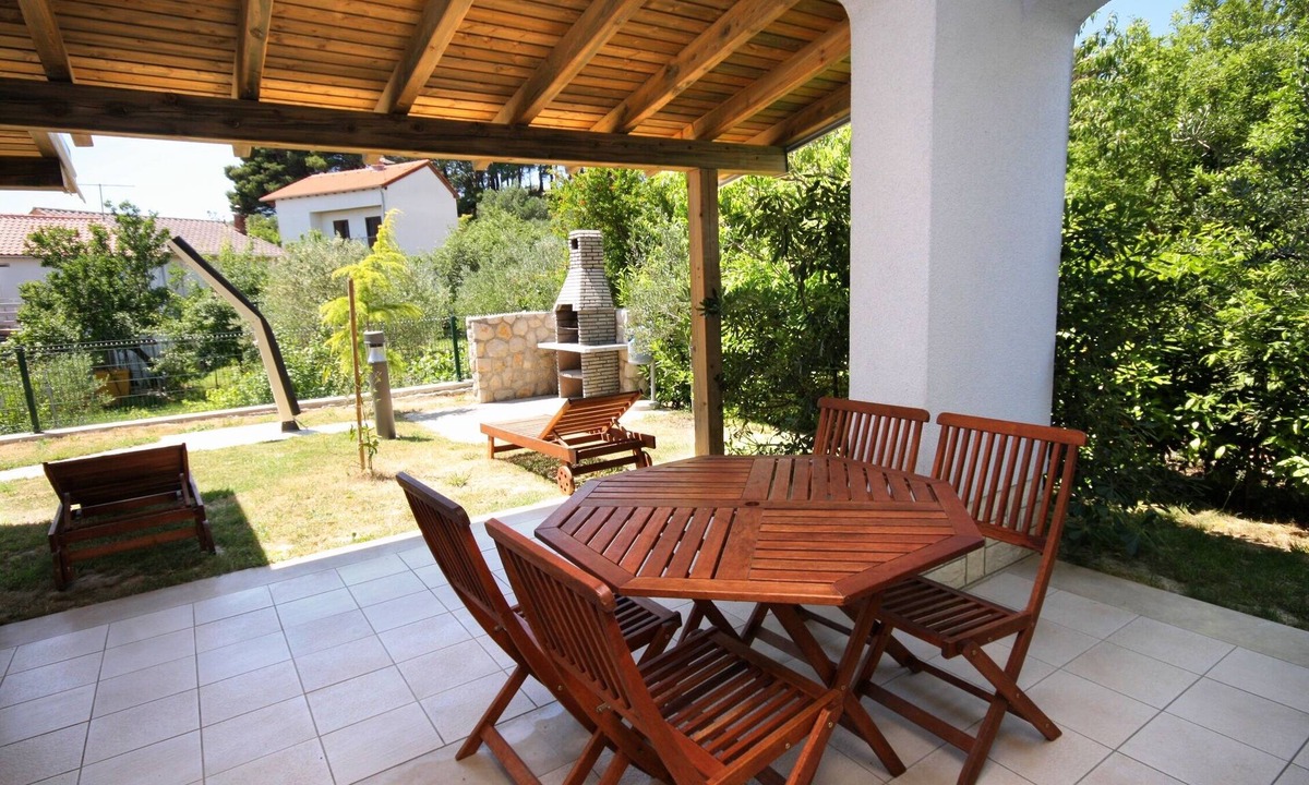 Palit Apartment | One bedroom apartment with a swimming pool Banjol, Rab (A-3215-b)