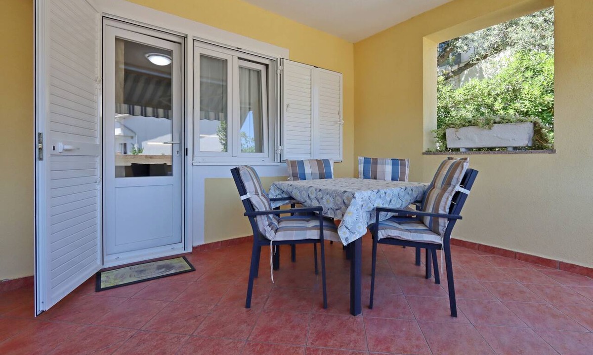 Rab Apartment | One bedroom apartment with a swimming pool Banjol, Rab (A-5007-a)