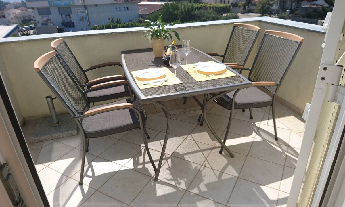 Palit Apartment | One bedroom apartment with terrace and sea view Banjol, Rab (A-11800-a)