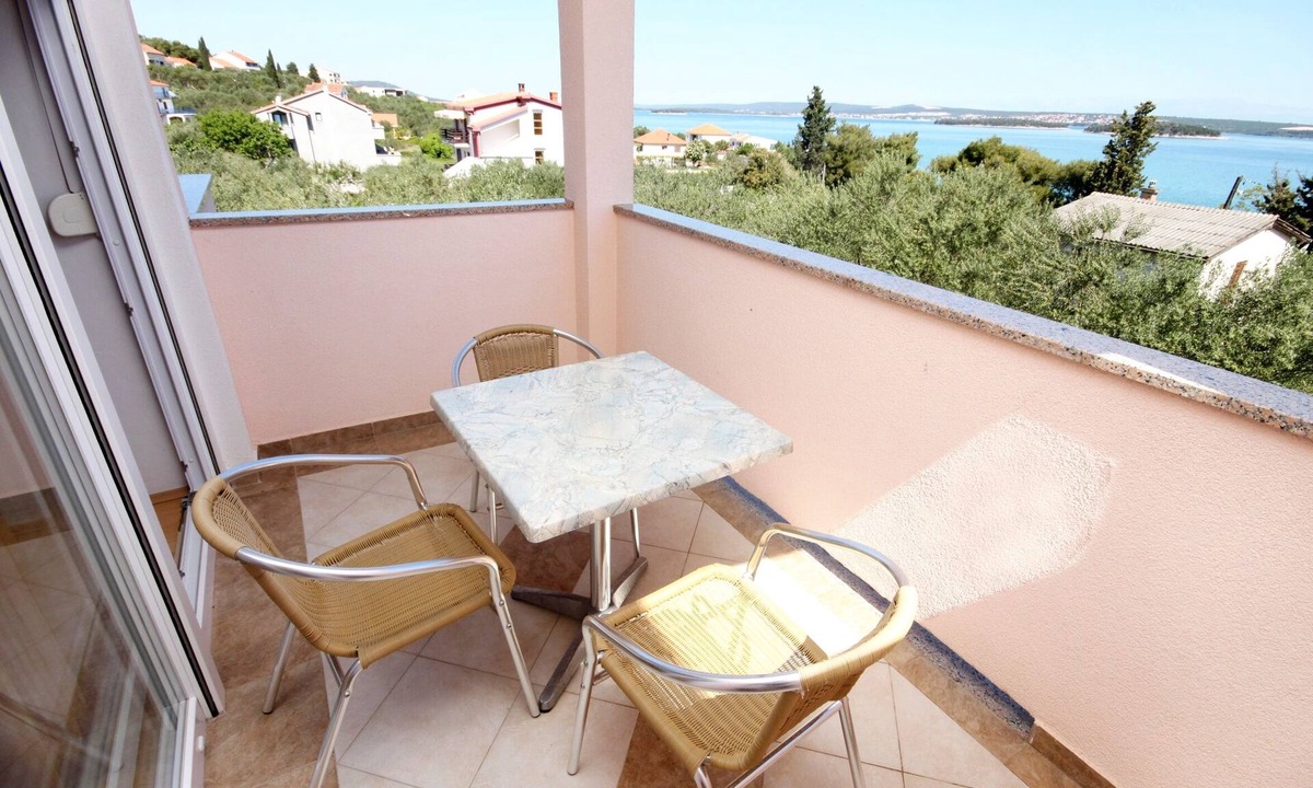 Tkon Apartment | One bedroom apartment with terrace and sea view Tkon, Pašman (A-6215-b)