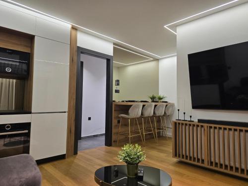 Osijek Apartment | Osijek Luxury Center - Self Check-in, 2 Parking Spaces, Balcony, Elevator