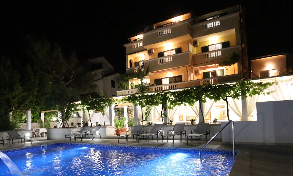 Zrce Hotel | Pansion Villa Bok