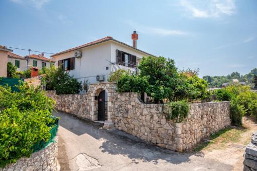 Veliki Drvenik House | Peaceful Stone House 100m from Sea Private Garden Drvenik Veliki