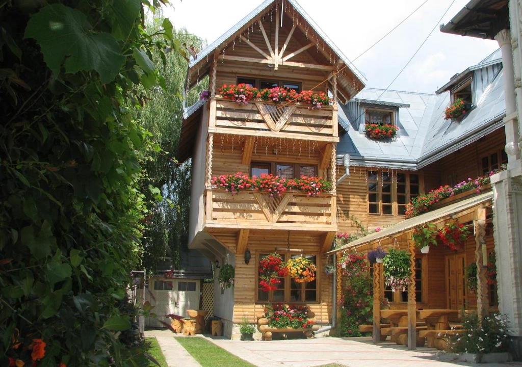 Vatra Moldovitei House | Pension Crizantema