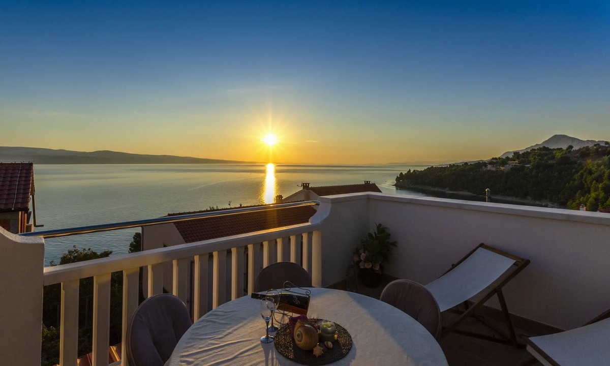 Stanici House | Perfectly located holiday home with a private pool