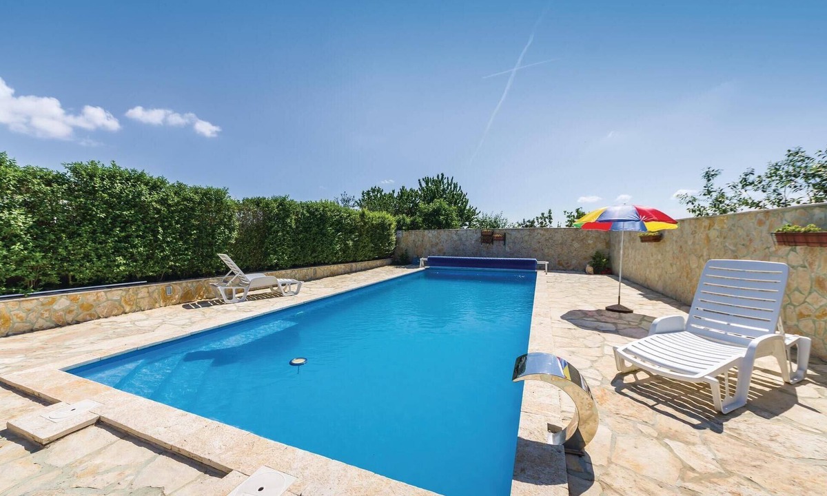 Pakostane Apartment | Pet friendly apartment in Vrana