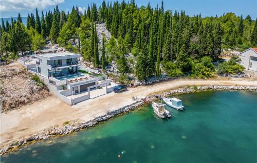 Blace House | Pet Friendly Home In Blace