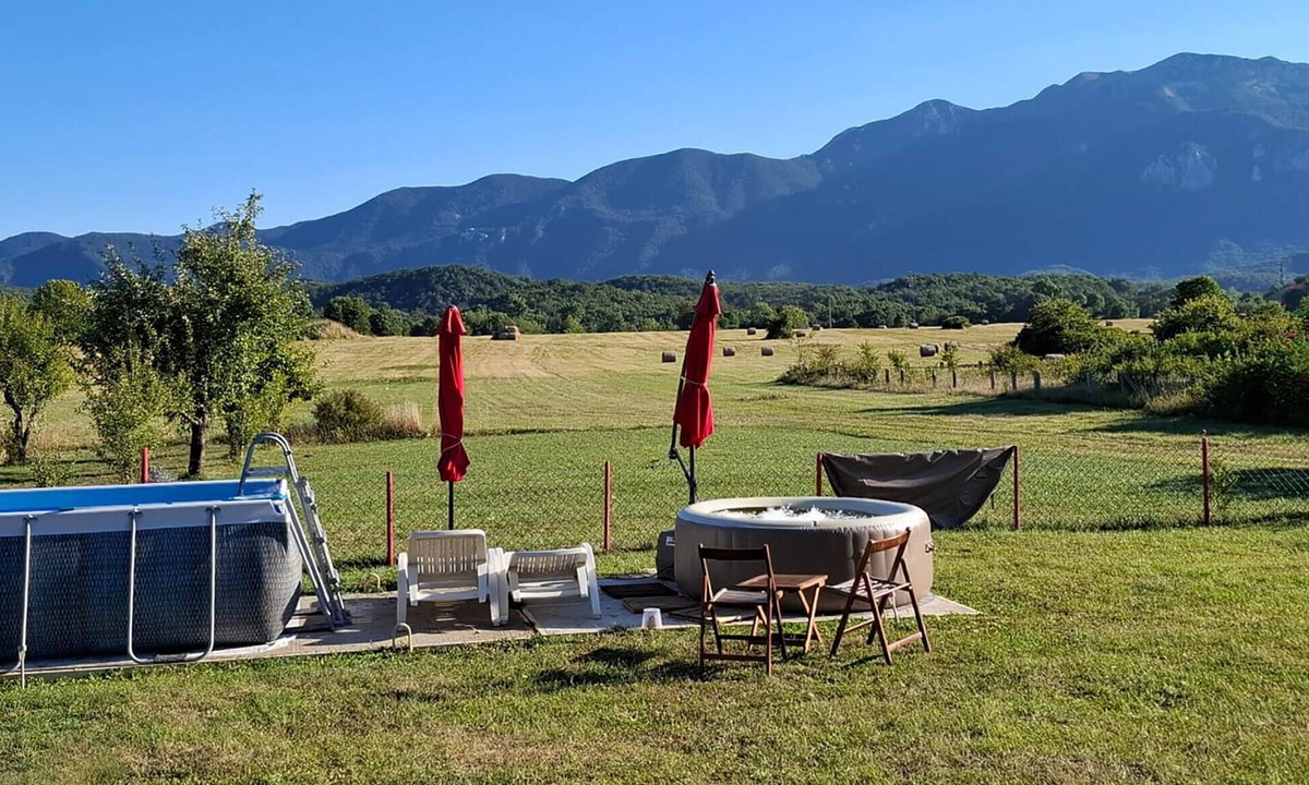 Lovinac House | Pet friendly home in Lovinac