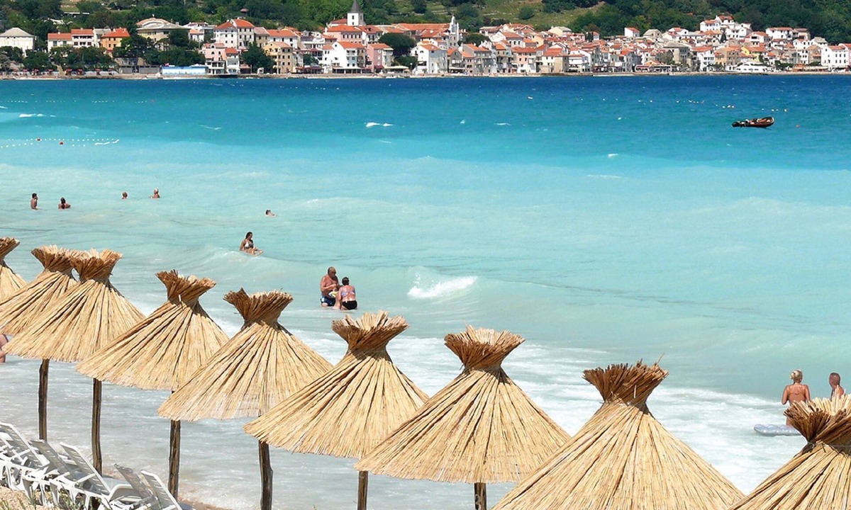 Porat Apartment | Pleasant Apartment in Vantacici amid the Sea