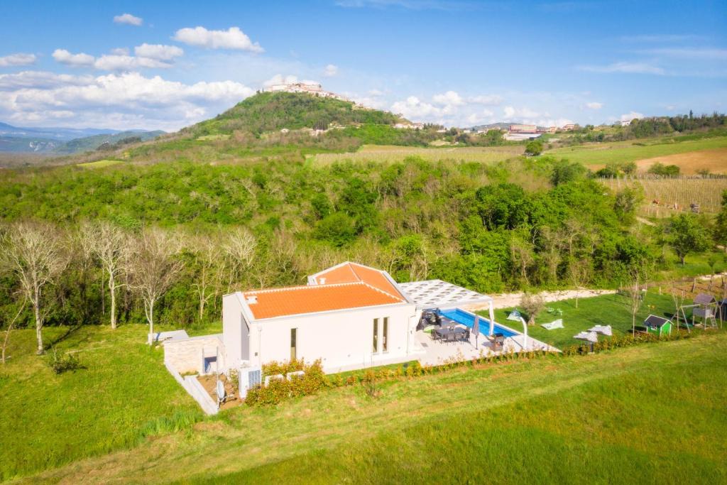 Brkac Villa | Private Family Villa in Istria - Heated pool - Early Check-in - Late Check-out - Panoramic Views
