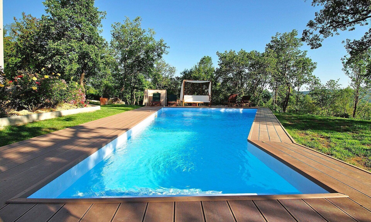 Buzet Villa | Private Villa with WIFI, private pool, hot tub, A/C, TV, terrace, pets allowed, panoramic view