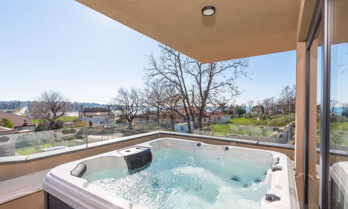 Karigador Apartment | Quercus Village APP 11 mit jacuzzi by Interhome