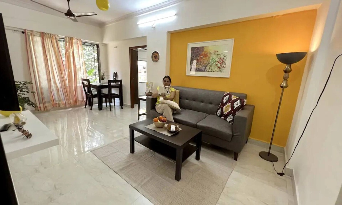 Pali Hill Apartment | Quiet and Cozy 2 bed 1 bath in Bandra Near Ocean side