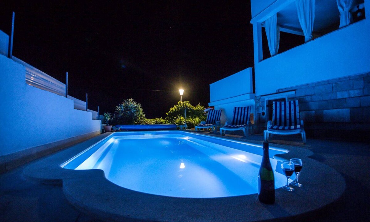 Cove Osibova (Milna) Villa | Recently renovated villa ,a perfcet place for your holliday vacation.
