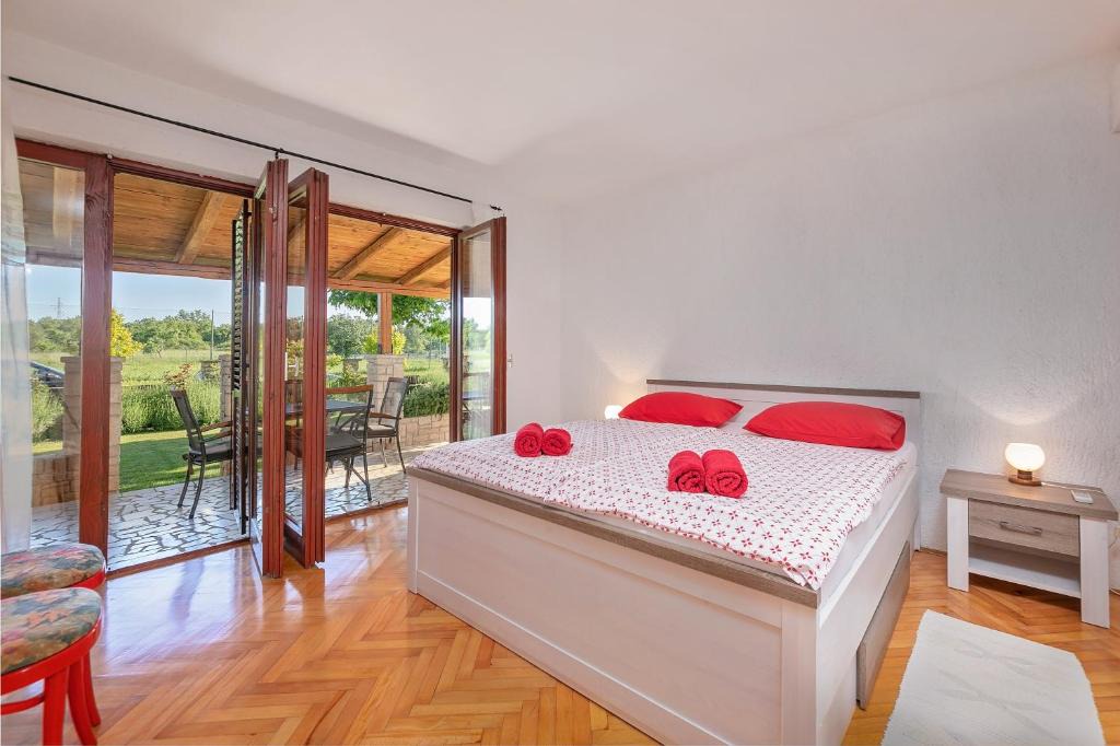 Flengi Apartment | Red Apartment